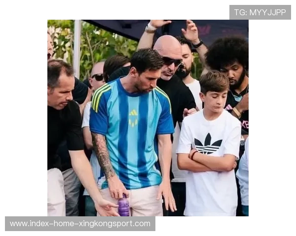 梅西与三儿子踢球画面引全球点赞