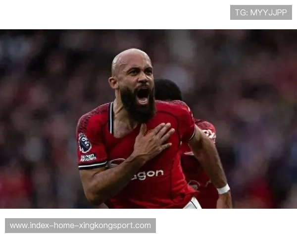 英超曼城角球战术再现，门前头球破网