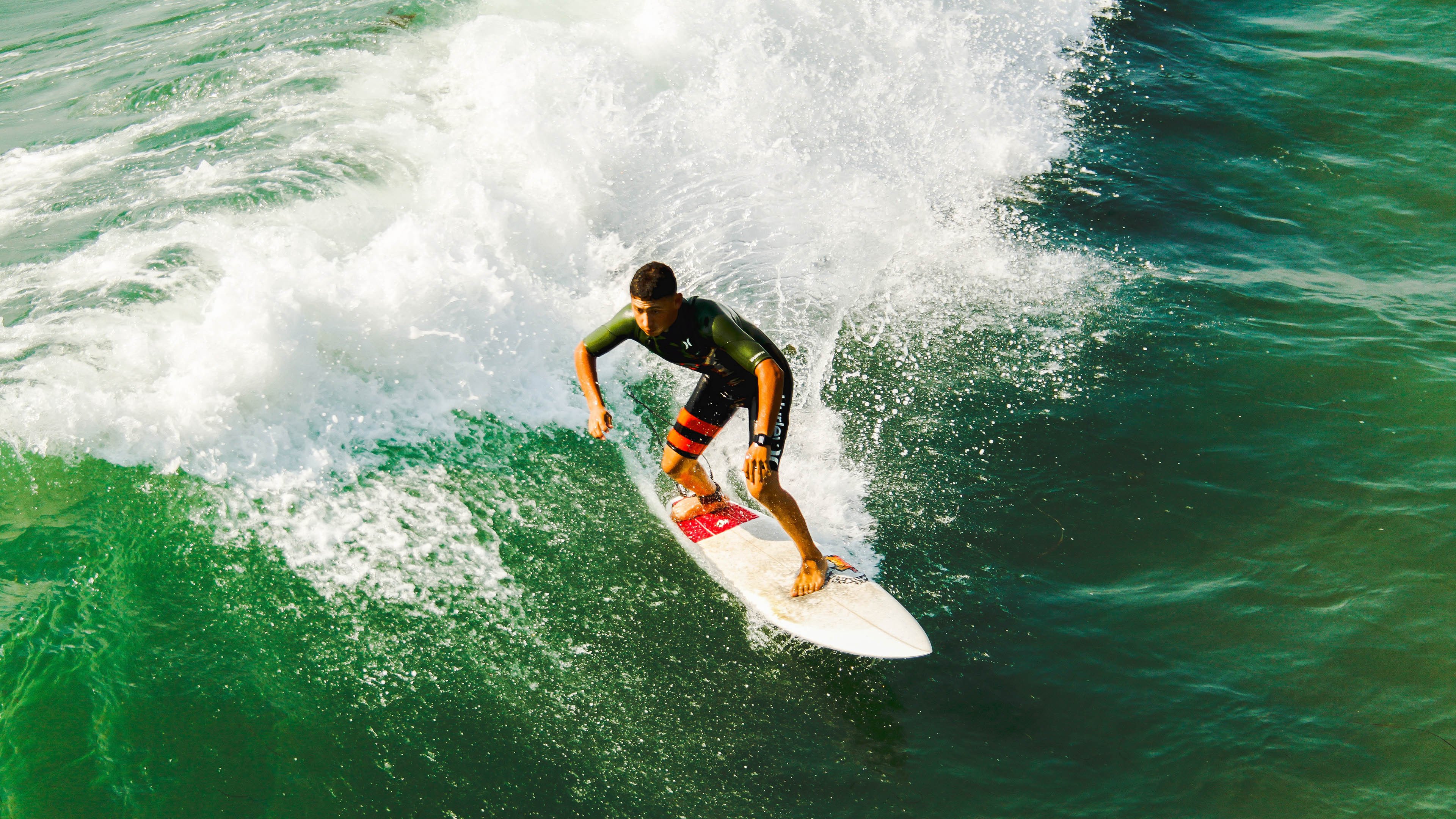 沙滩铁人两项赛 游泳与跑步交替进行新鲜刺激